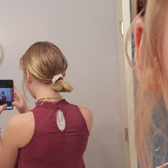 Lacy sleeveless - Picture 4 of 4